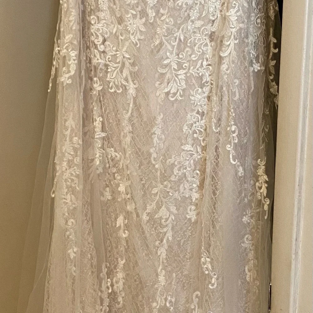 New with tag David’s Bridal wedding gown - Picture 6 of 8